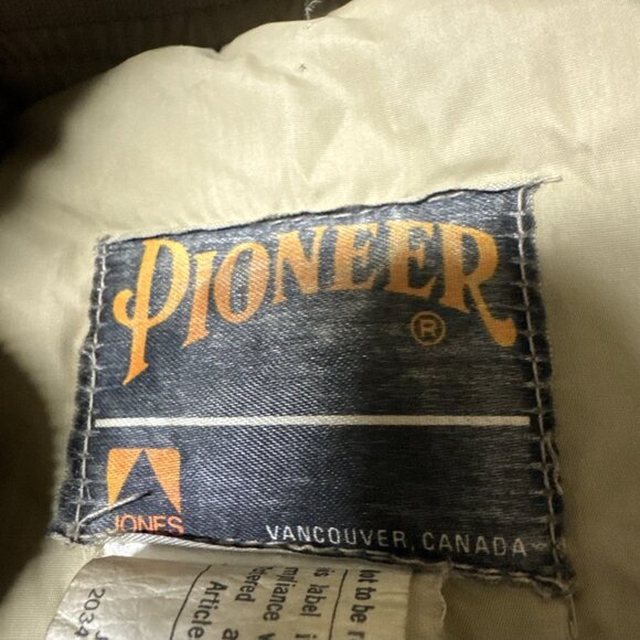 Vintage Military-Style Olive Green Down Jacket Pioneer Vancouver Canada XL Parka - Picture 9 of 10